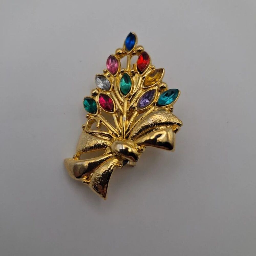 Vintage flower bouquet brooch
